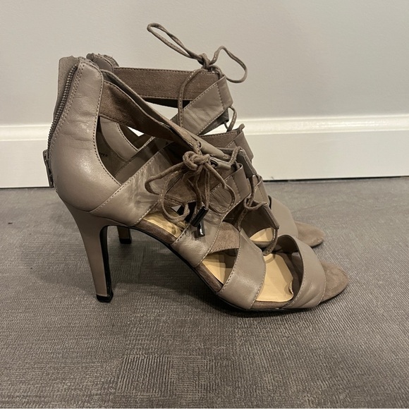 Nine West Tan Strappy Heeled Sandals 8.5 - Picture 2 of 7